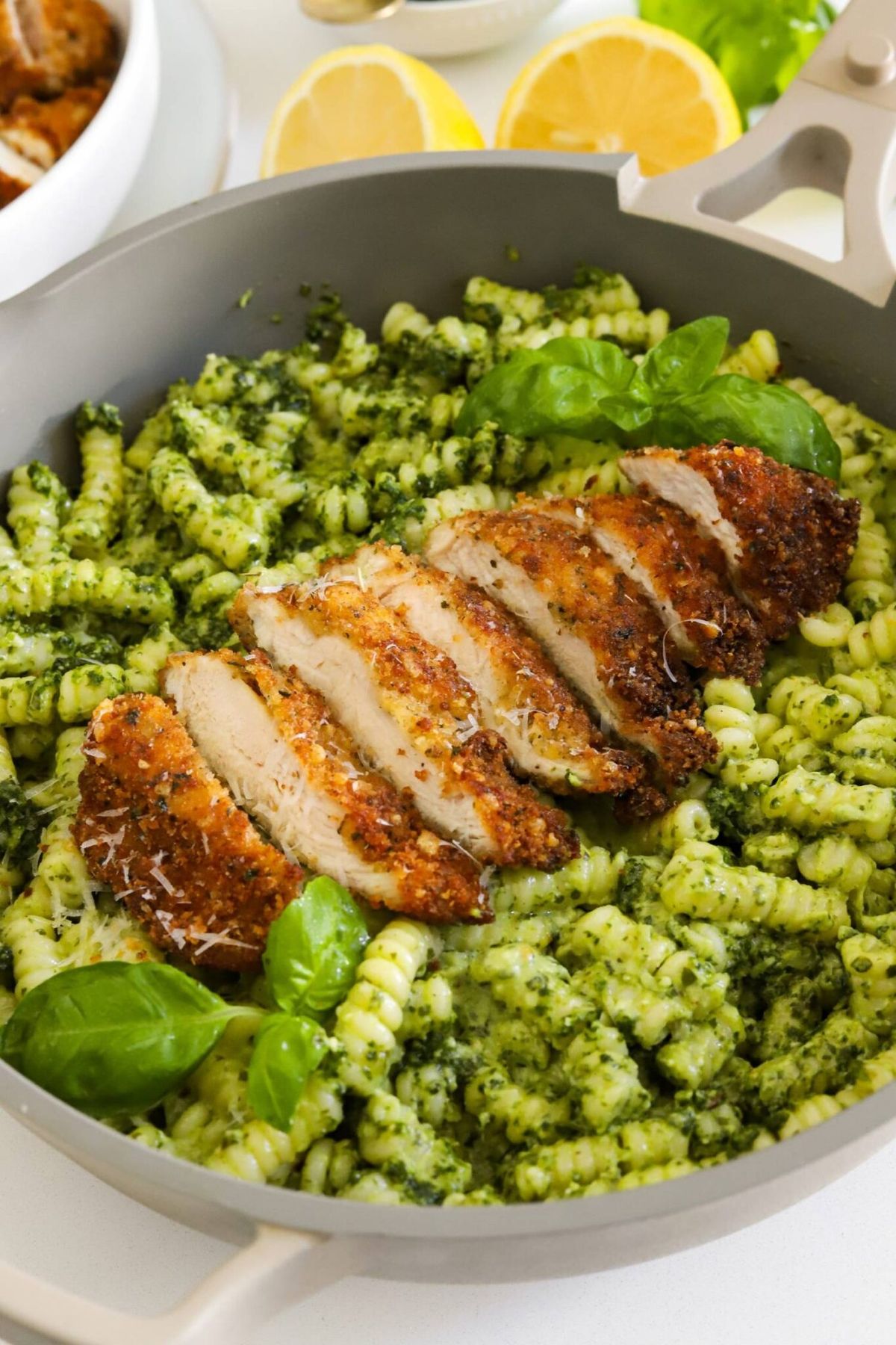 Massa fresca com molho pesto