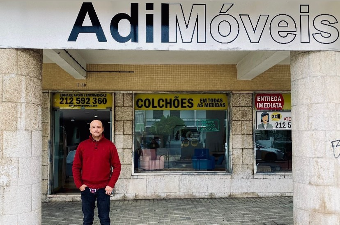 Adil Móveis History